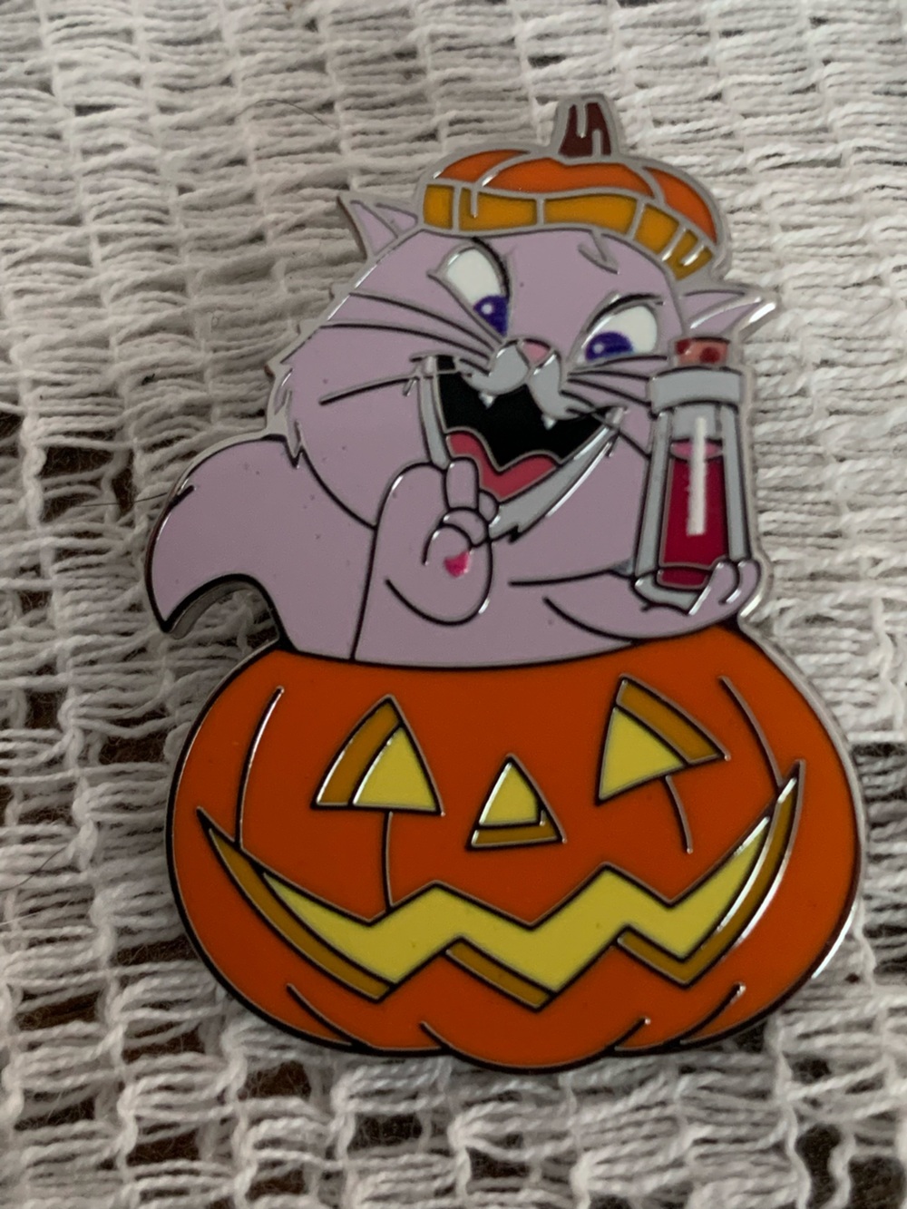 Disney Pumpkin Pals Mystery Yzma Cat Halloween 2025 Villains Pumpkin Pin (18)